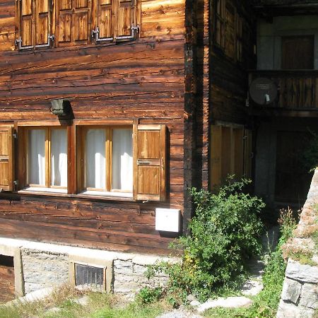 Alpia 26 - Zwei Zimmerwohnung In Traditionellem Walliser Haus Gasenried Dış mekan fotoğraf