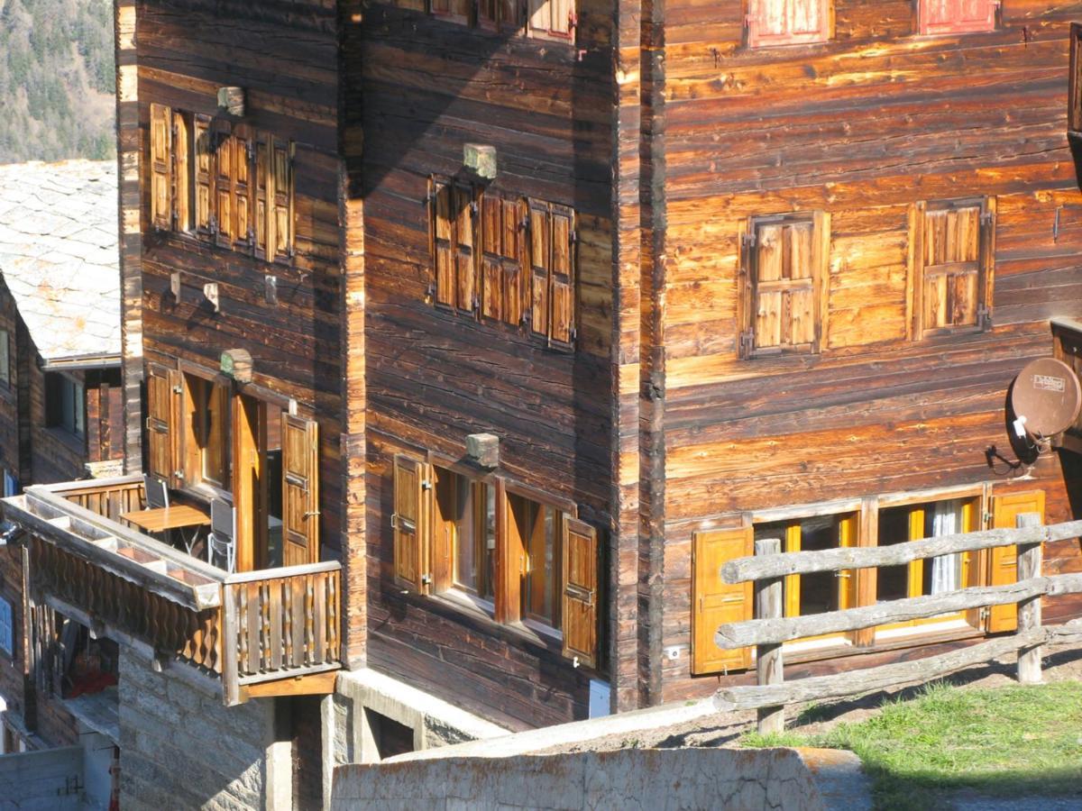 Alpia 26 - Zwei Zimmerwohnung In Traditionellem Walliser Haus Gasenried Dış mekan fotoğraf