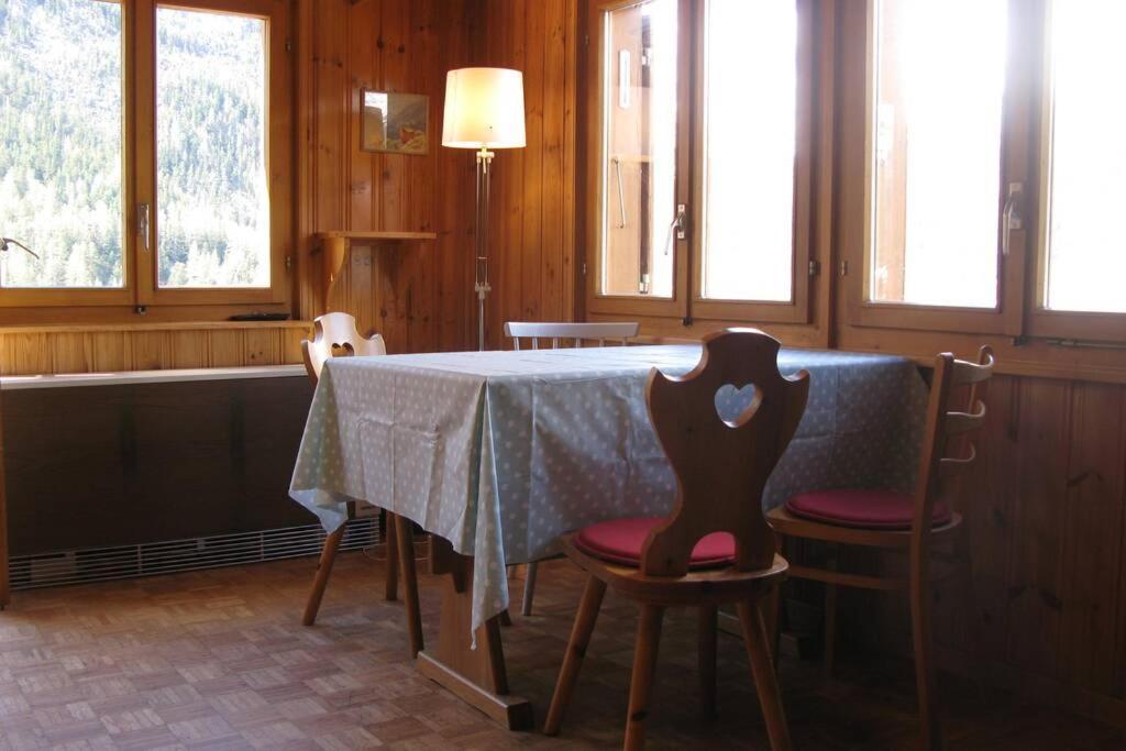 Alpia 26 - Zwei Zimmerwohnung In Traditionellem Walliser Haus Gasenried Dış mekan fotoğraf