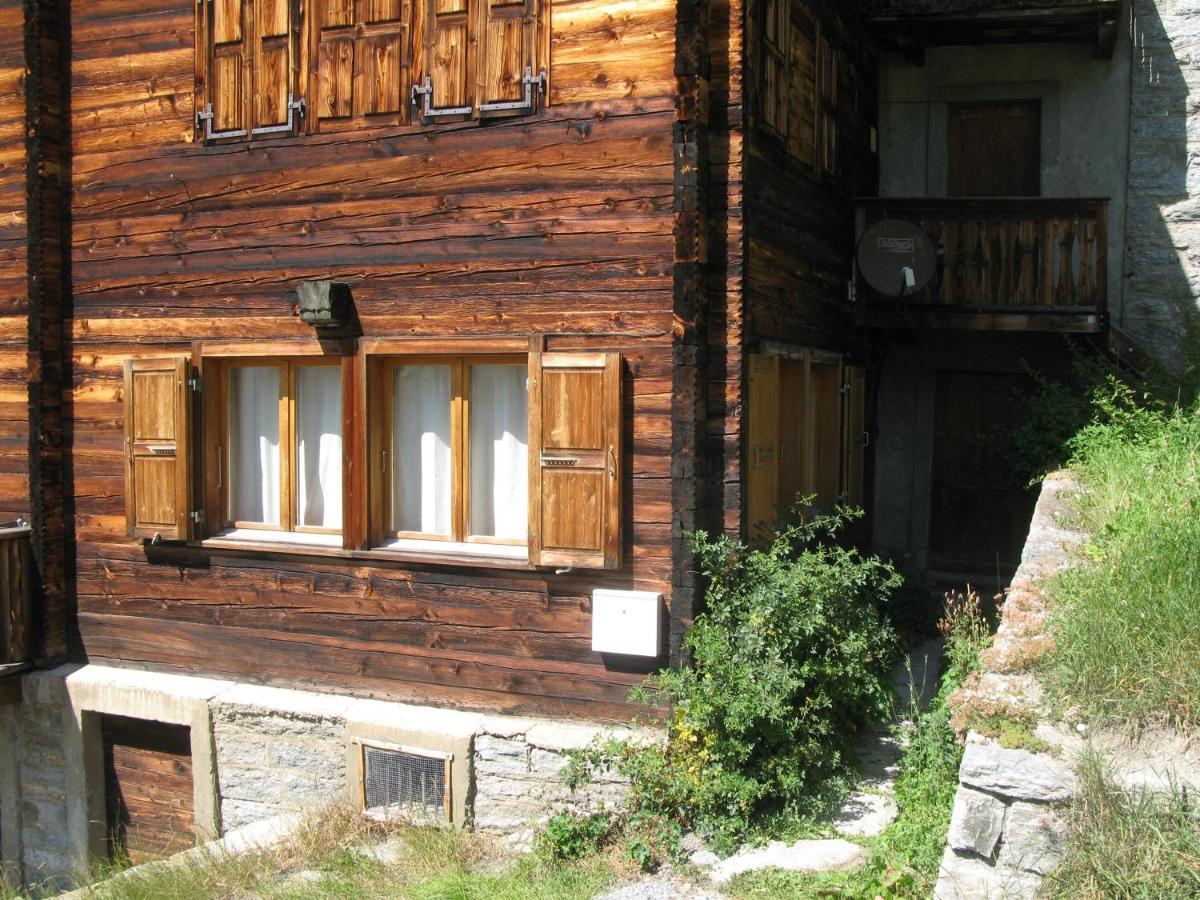 Alpia 26 - Zwei Zimmerwohnung In Traditionellem Walliser Haus Gasenried Dış mekan fotoğraf